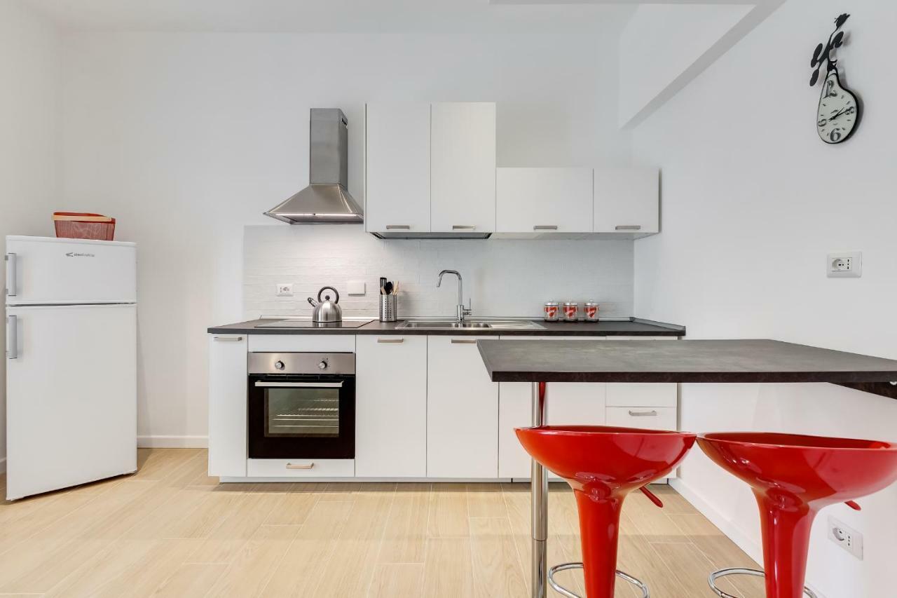 Lovely 3 Close Trastevere Station Apartment